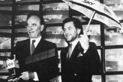 Ruppers Murdoch et Alan Sugar lançant la chaine de  TV Sky en 1988