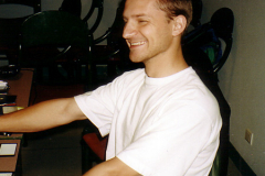 ae2003_08_Beb
